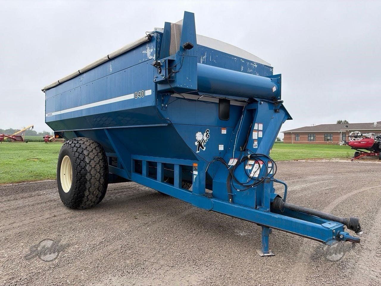 1999 Kinze 840 Equipment Image0