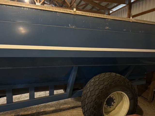Image of Kinze 840 equipment image 2