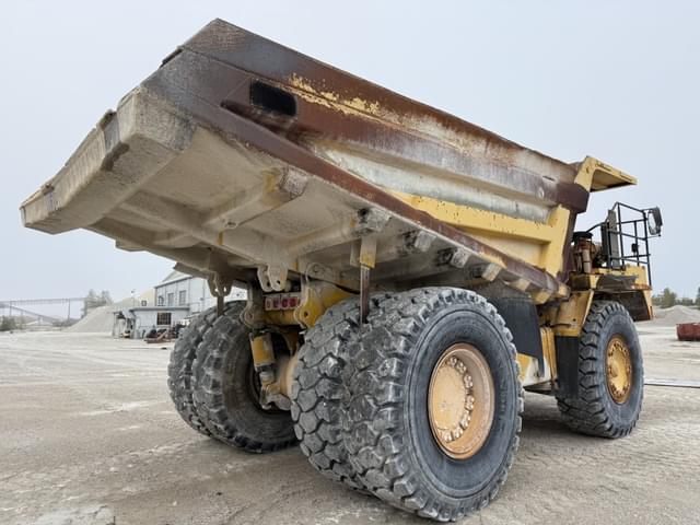 Image of Komatsu HD465 equipment image 4