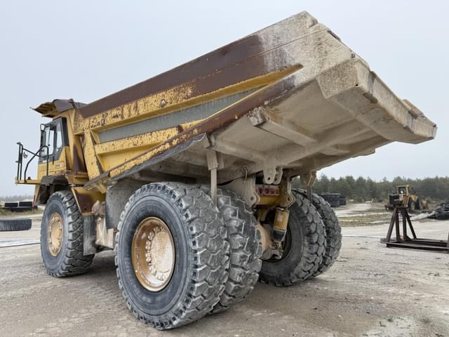 Image of Komatsu HD465 equipment image 2