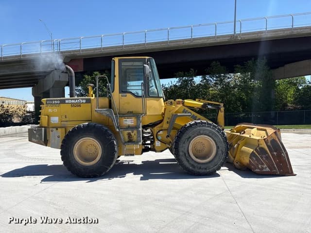 Image of Komatsu WA250-3 equipment image 3