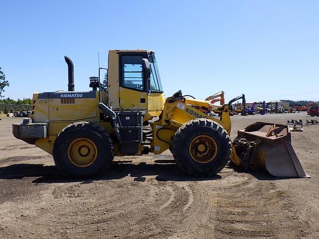 Image of Komatsu WA320 equipment image 2