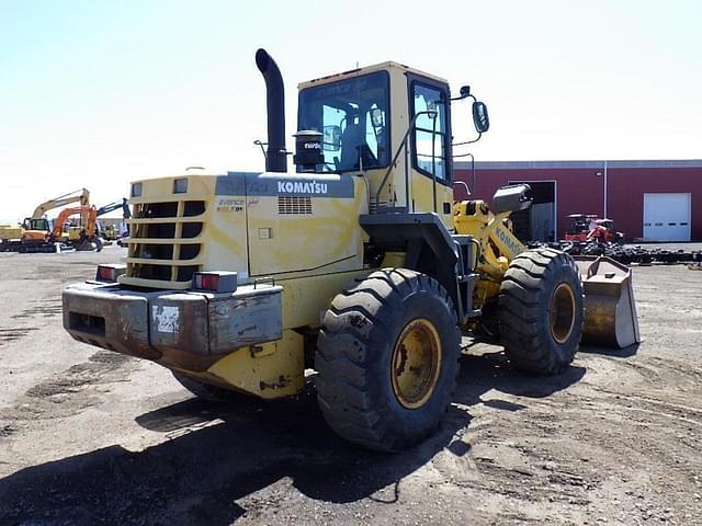 Image of Komatsu WA320 equipment image 3