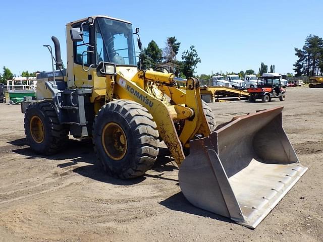 Image of Komatsu WA320 equipment image 1