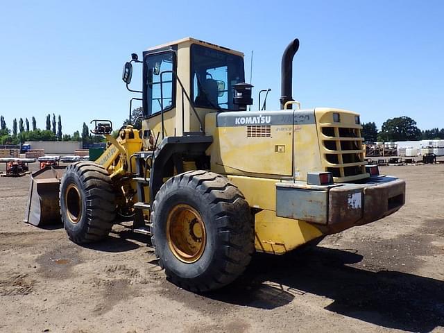 Image of Komatsu WA320 equipment image 4