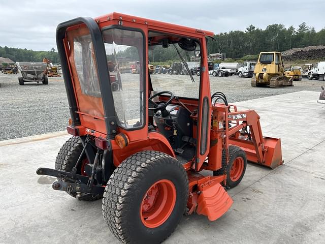 Image of Kubota B2400 equipment image 4