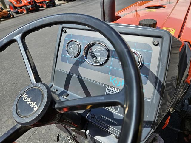 Image of Kubota L2500 equipment image 4