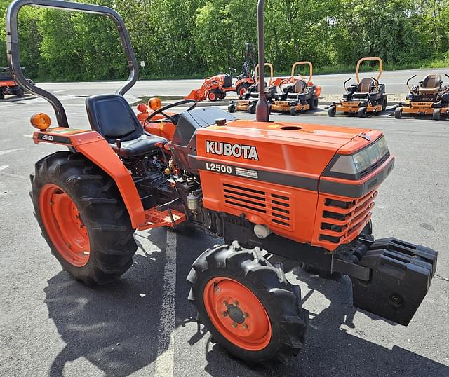 Image of Kubota L2500 equipment image 2