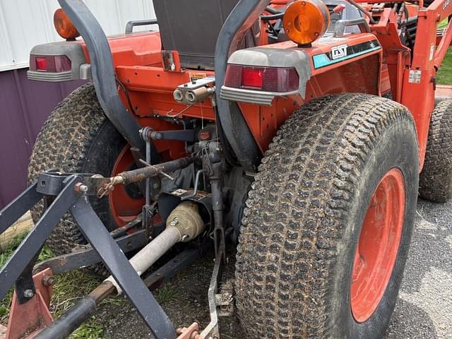 Image of Kubota L3010 equipment image 3