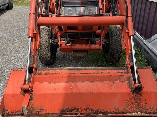 Image of Kubota L3010 equipment image 1