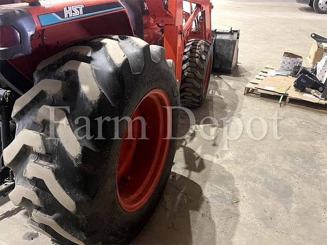 Image of Kubota L3010HST equipment image 4