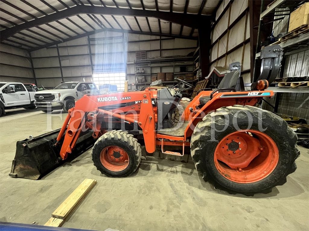 1999 Kubota L3010HST Equipment Image0