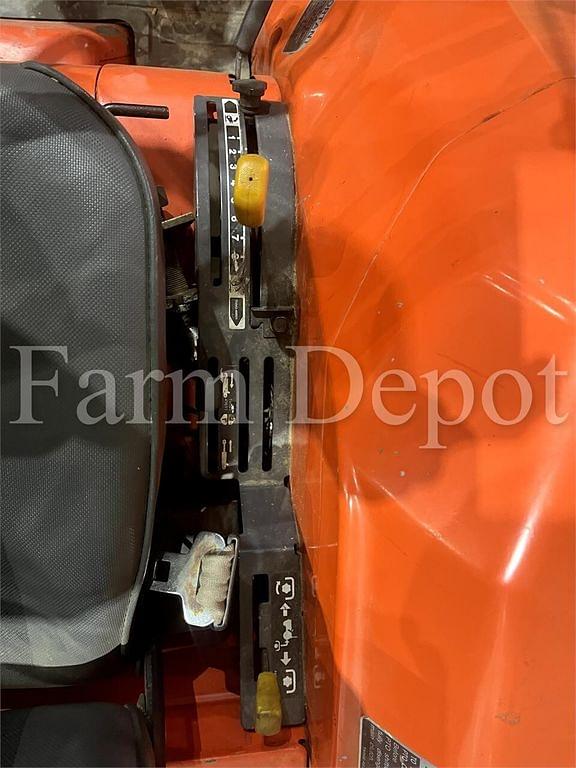 Image of Kubota L3010HST equipment image 3