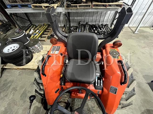 Image of Kubota L3010HST equipment image 4