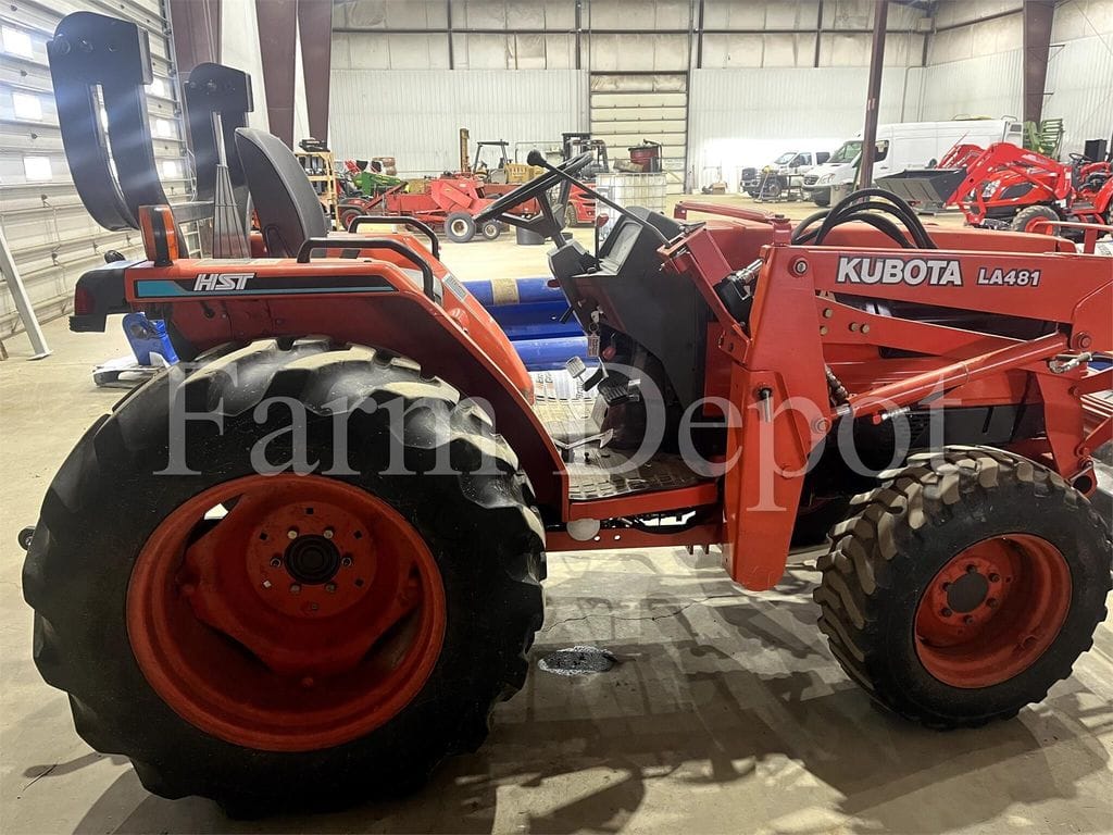 1999 Kubota L3010HST Equipment Image0