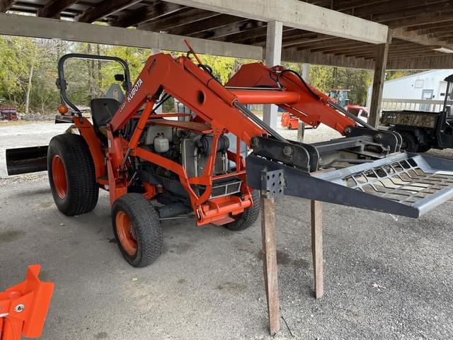 Image of Kubota L3710HST equipment image 2
