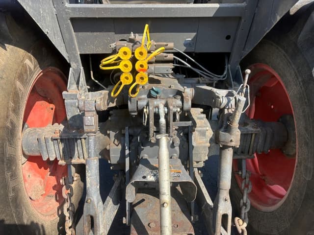 Image of Kubota M9000 equipment image 4