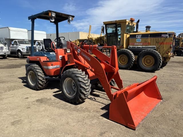 Image of Kubota R520 equipment image 1