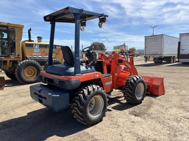 Image of Kubota R520 equipment image 2