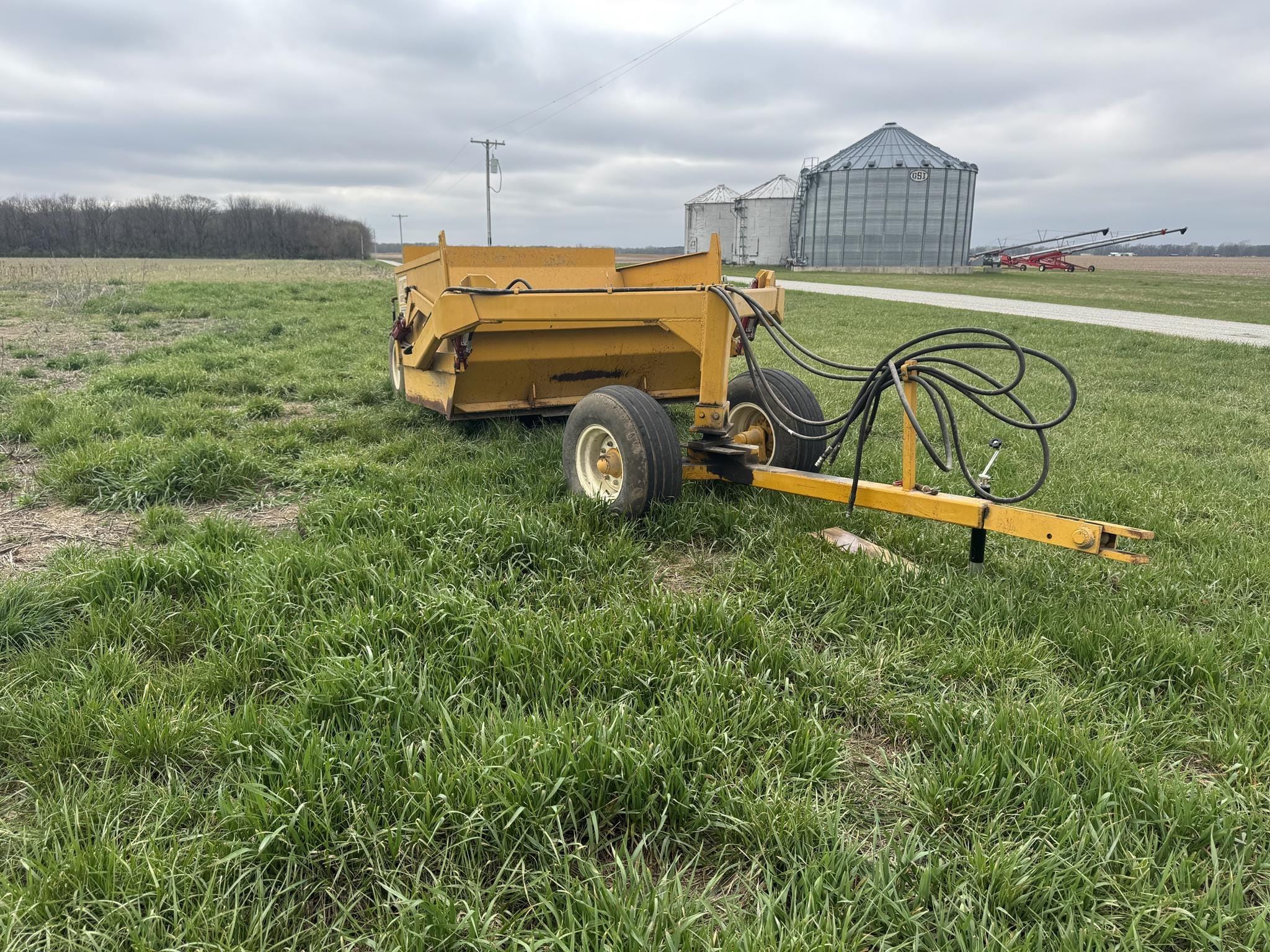 1999 Kuntz Dirt Scraper Equipment Image0