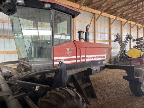 1999 MacDon Premier 2930 Turbo Equipment Image0