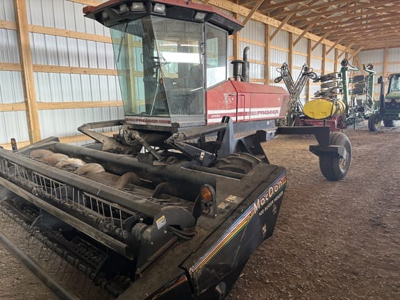 1999 MacDon Premier 2930 Turbo Equipment Image0