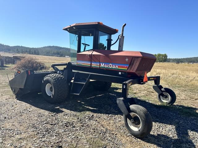 Image of MacDon 9200 equipment image 2