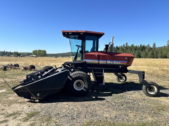 Image of MacDon 9200 equipment image 1