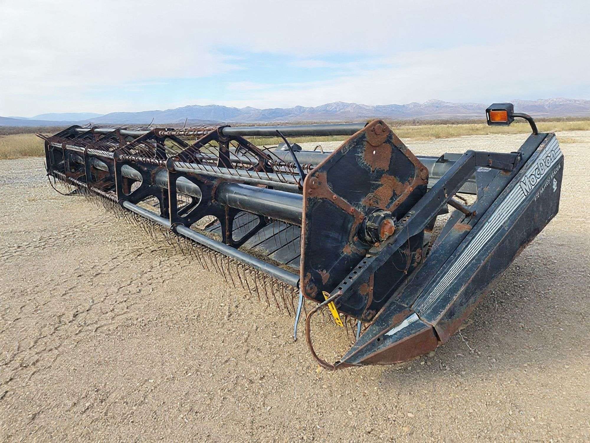 1999 MacDon 972 Equipment Image0