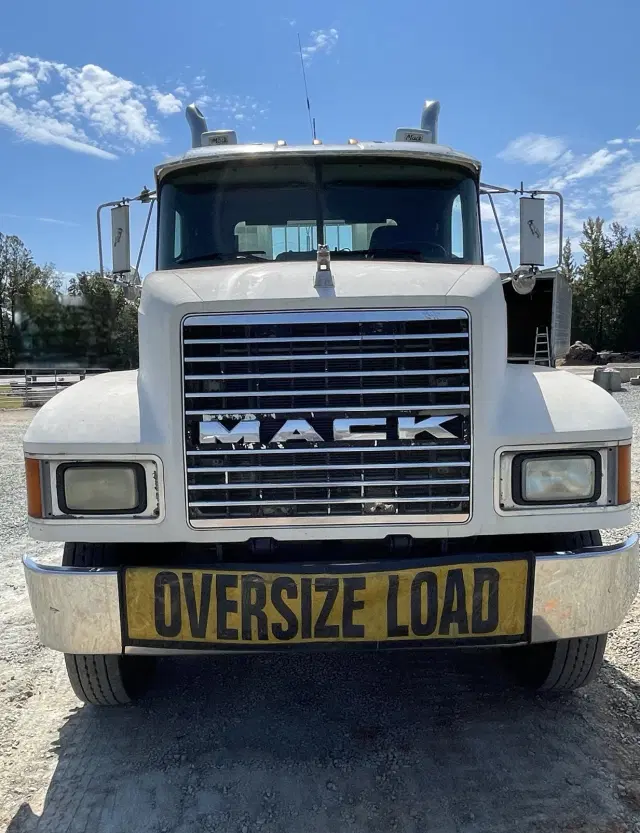 Image of Mack CH613 equipment image 4
