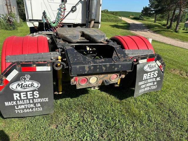 Image of Mack CH600 equipment image 4