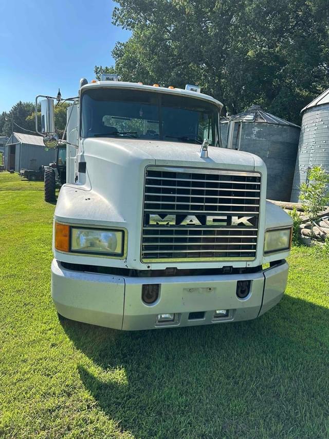Image of Mack CH600 equipment image 2