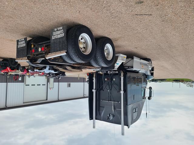 Image of Mack CH600 equipment image 3