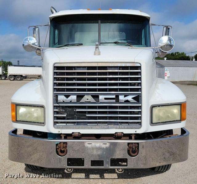 Image of Mack CH600 equipment image 1
