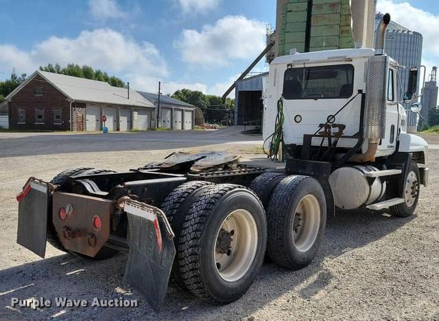 Image of Mack CH600 equipment image 4