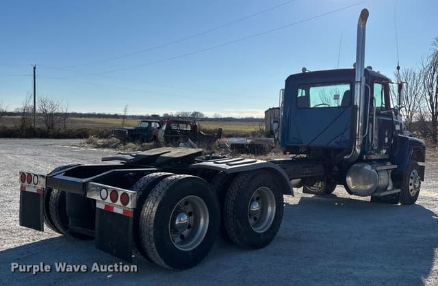 Image of Mack CH600 equipment image 4