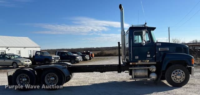 Image of Mack CH600 equipment image 3