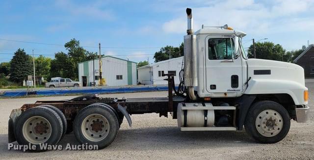 Image of Mack CH600 equipment image 3