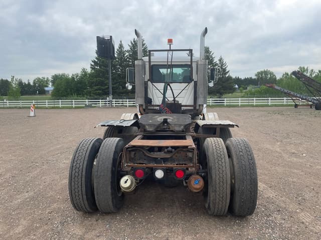 Image of Mack CH600 equipment image 3