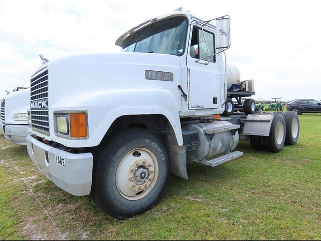Image of Mack CH613 equipment image 2