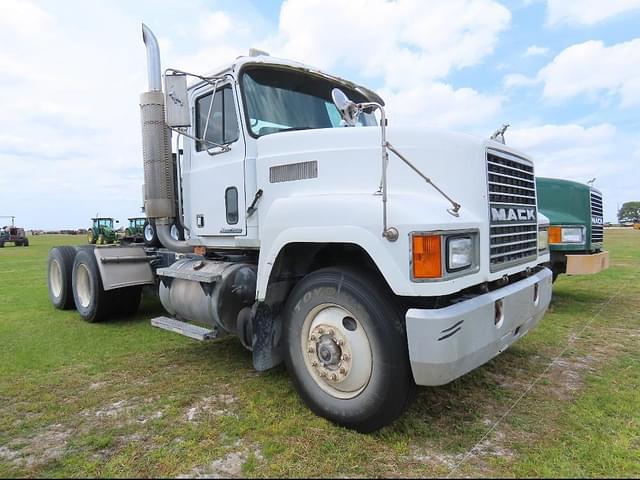 Image of Mack CH613 equipment image 1