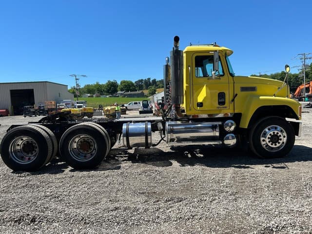 Image of Mack CH613 equipment image 4