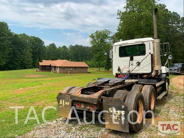Image of Mack CH613 equipment image 4