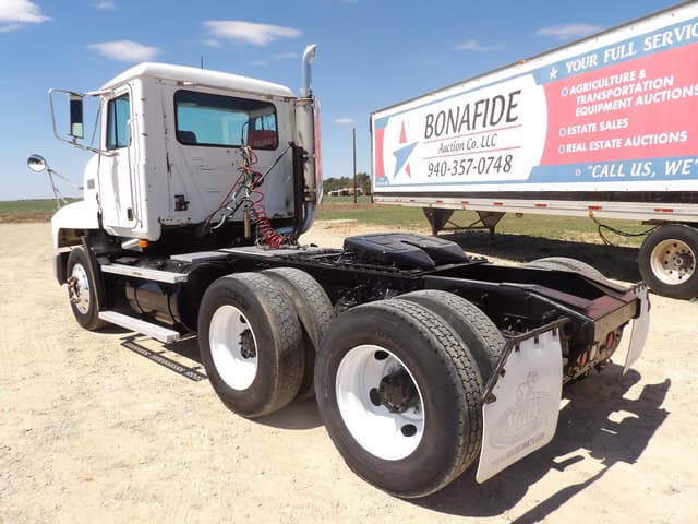 Image of Mack CH613 equipment image 2