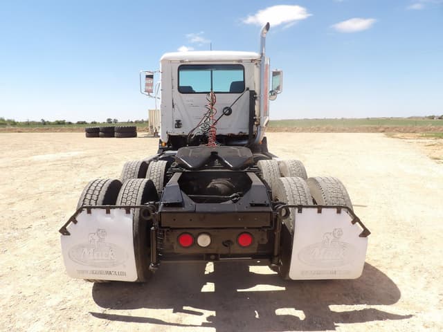 Image of Mack CH613 equipment image 3