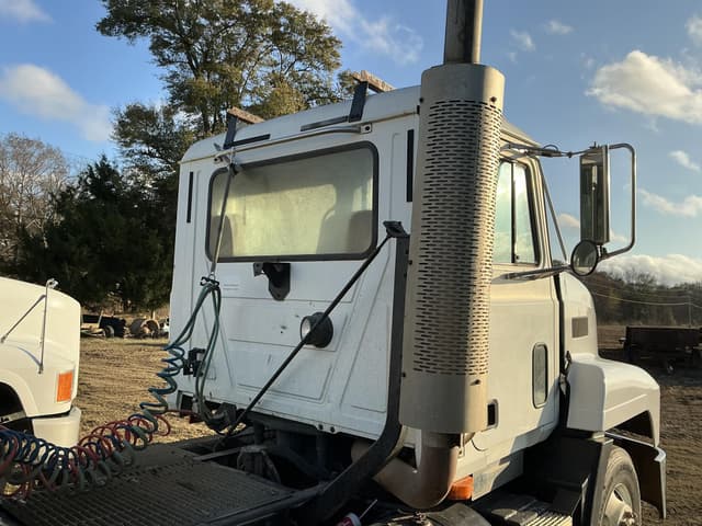 Image of Mack CH613 equipment image 2