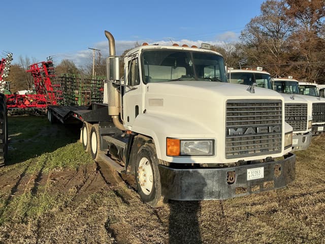 Image of Mack CH613 equipment image 1