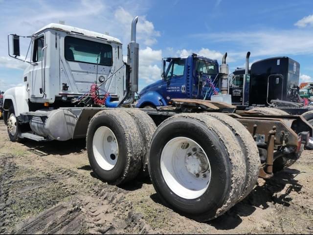 Image of Mack CH613 equipment image 3