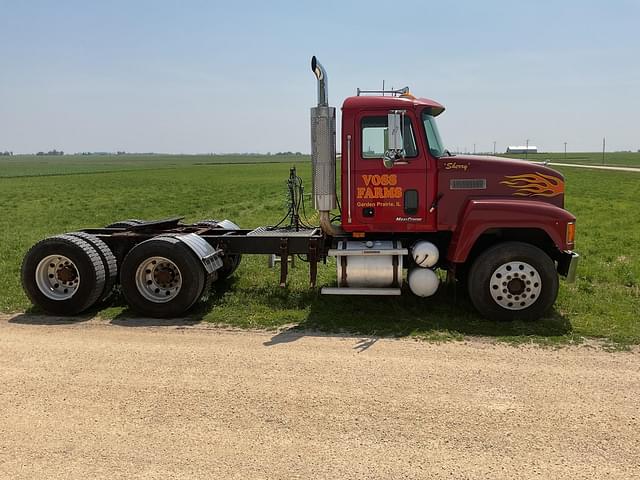 Image of Mack CH613 equipment image 4