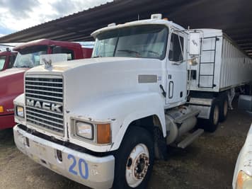 Main image Mack CH613